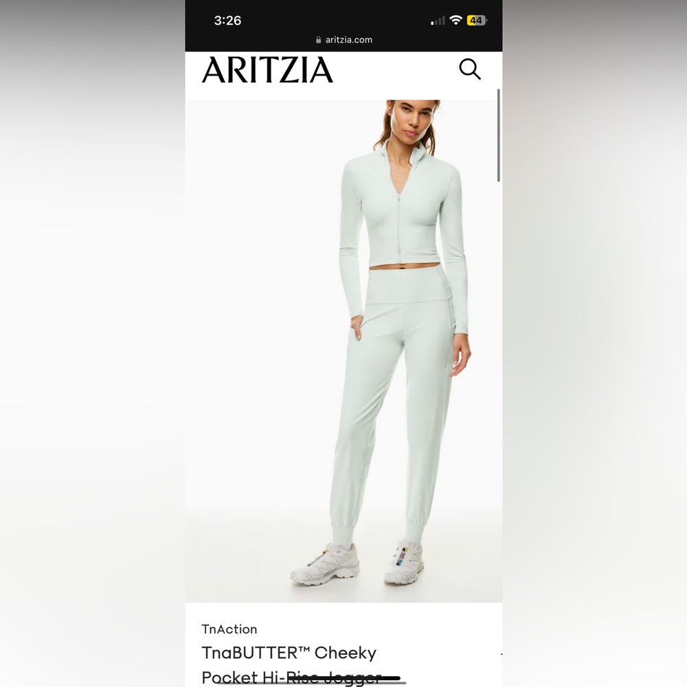 TnaBUTTER™ Cheeky Pocket Hi-Rise Jogger
High-waisted joggers with pockets